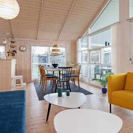 6 Person In Vaeggerlose-by Traum Bøtø By