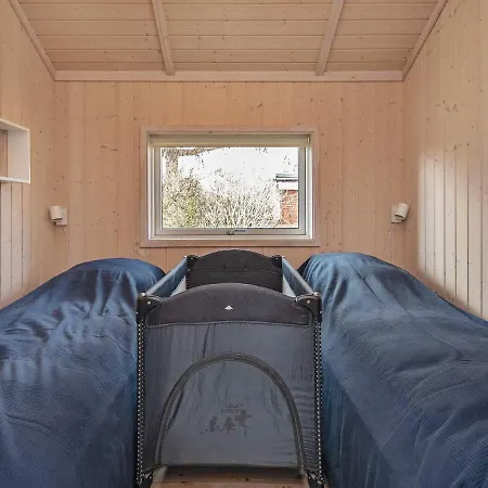 6 Person In Vaeggerlose-by Traum